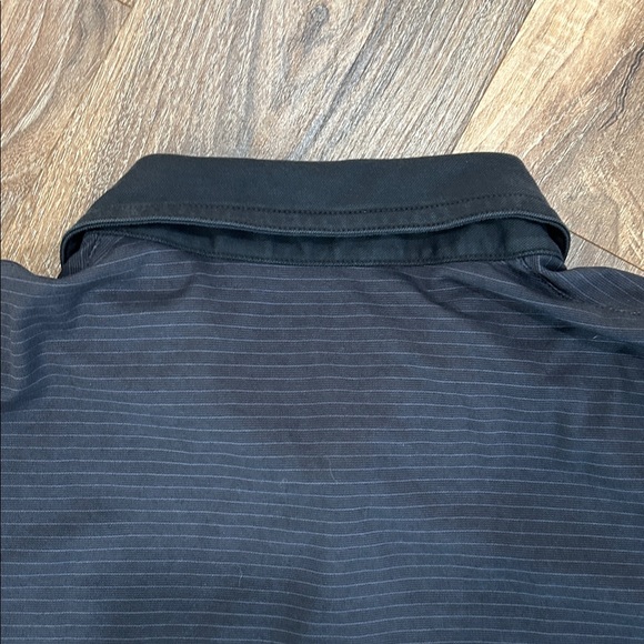 Travis Mathew polo black striped size Medium - Picture 10 of 12